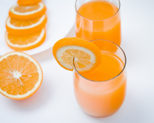 Orangen-Sommerdrink Rezept Erfrischender Orangen-Sommerdrink schnell im Standmixer zubereitet. Perfekt für heiße Tage – fruchtig, leicht und ideal als gesunde Erfrischung.
