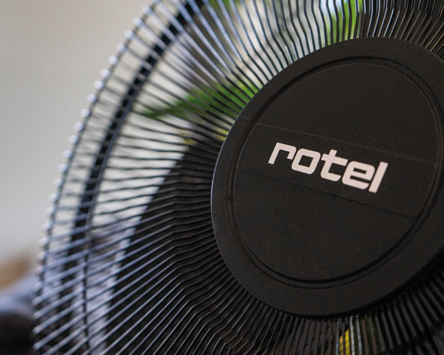 Oszillierender Standventilator von Rotel – Leise & elegant
Oszillierender Standventilator von Rotel – Höhenverstellbar & leise ✔ Ø 40 cm ✔ 3 Geschwindigkeiten ✔ Schwenkfunktion ✔ Stabiles Gehäuse ✔ Kostenloser Versand