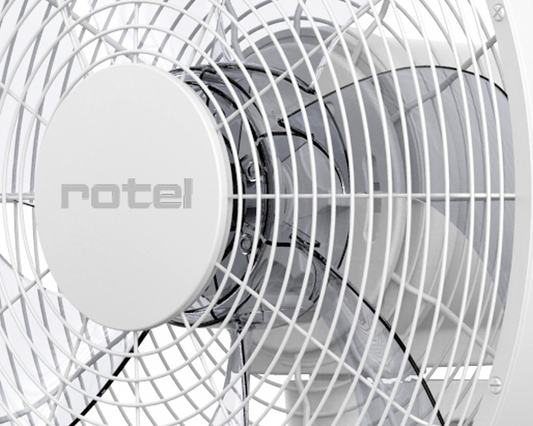 Oszillierender Standventilator Weiss von Rotel – Leise
Oszillierender Standventilator Weiss von Rotel – 7 Rotorblätter für frische Brise ✔ 4 Geschwindigkeiten ✔ Schwenkfunktion ✔ Metallgehäuse ✔ Kostenloser Versand