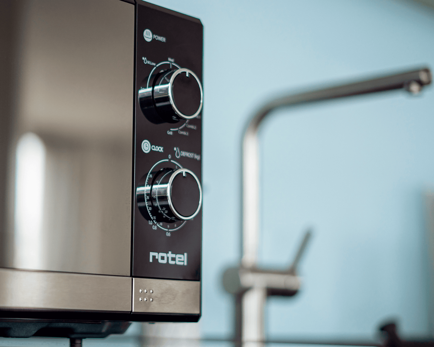 Mikrowelle mit Grillfunktion von rotel – Vielseitig & leistungsstark
Mikrowelle mit 5 Leistungsstufen & Grillfunktion ✔ 3 Kombiprogramme ✔ 20L Garraum & 25,5 cm Glasdrehteller ✔ Timer für präzise Zubereitung ✔ Kostenloser Versand