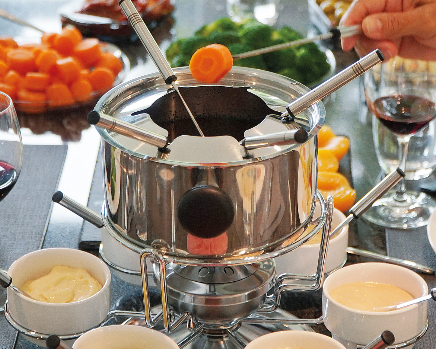 Fleischfondue-Set mit Gabeln und Saucenschüsseln von rotel - rotel.swiss