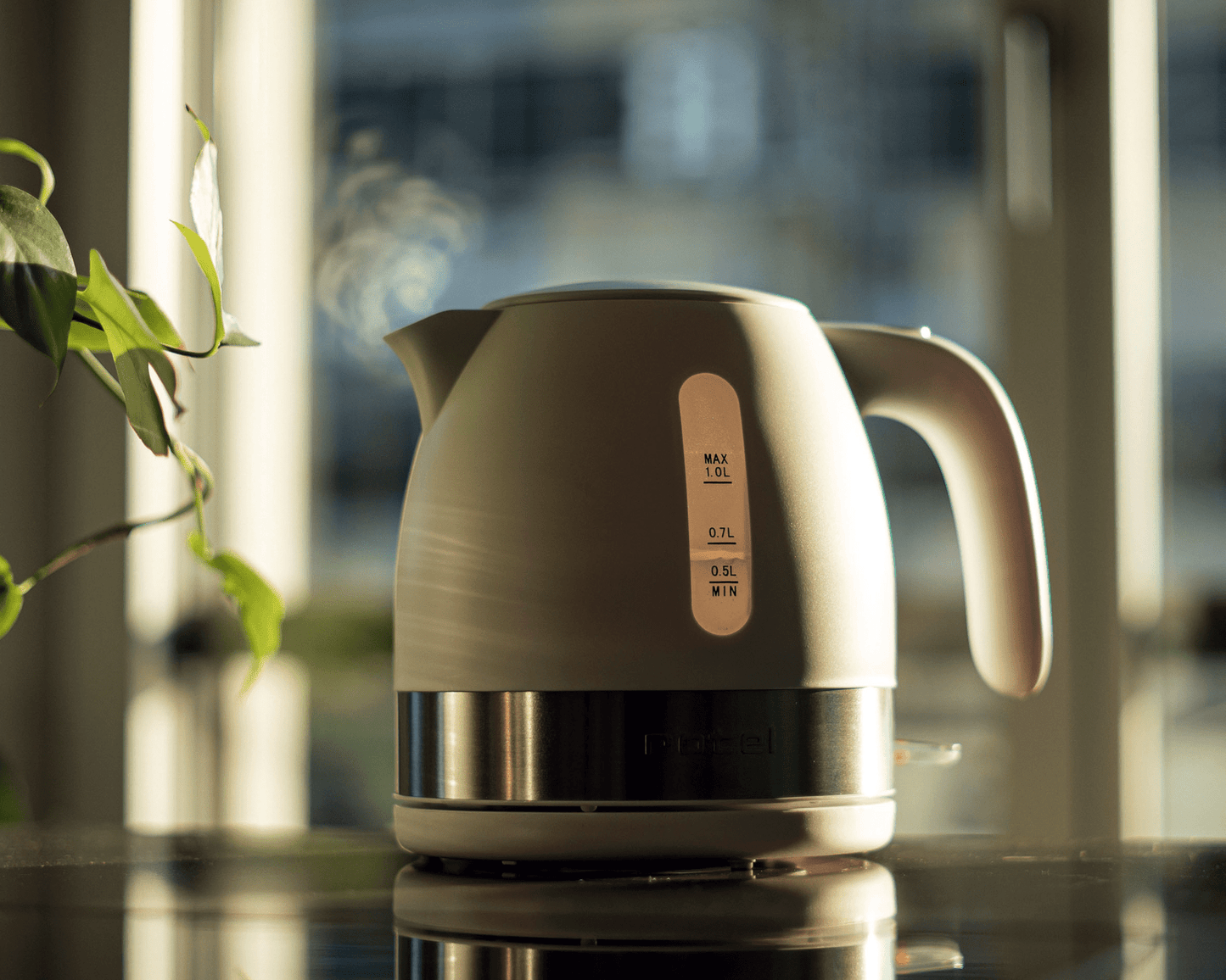 rotel Kabelloser Wasserkocher 1L mit Kochstopp Automatik
Kabelloser Wasserkocher mit 1L Fassungsvermögen ✔ Kochstopp-Automatik & Überhitzungsschutz ✔ 360° drehbarer Anschluss ✔ Sicherheitsverriegelung