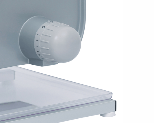 rotel |Allesschneider 17 cm – Mit Wellenschliff- & Fleischmesser

Präziser Allesschneider mit 17 cm Edelstahlmessern ✔ Stufenlose Schnittstärke bis 15 mm ✔ Grosse Auffangschale ✔ Ein-/Ausschalter ✔ Kostenloser Versand