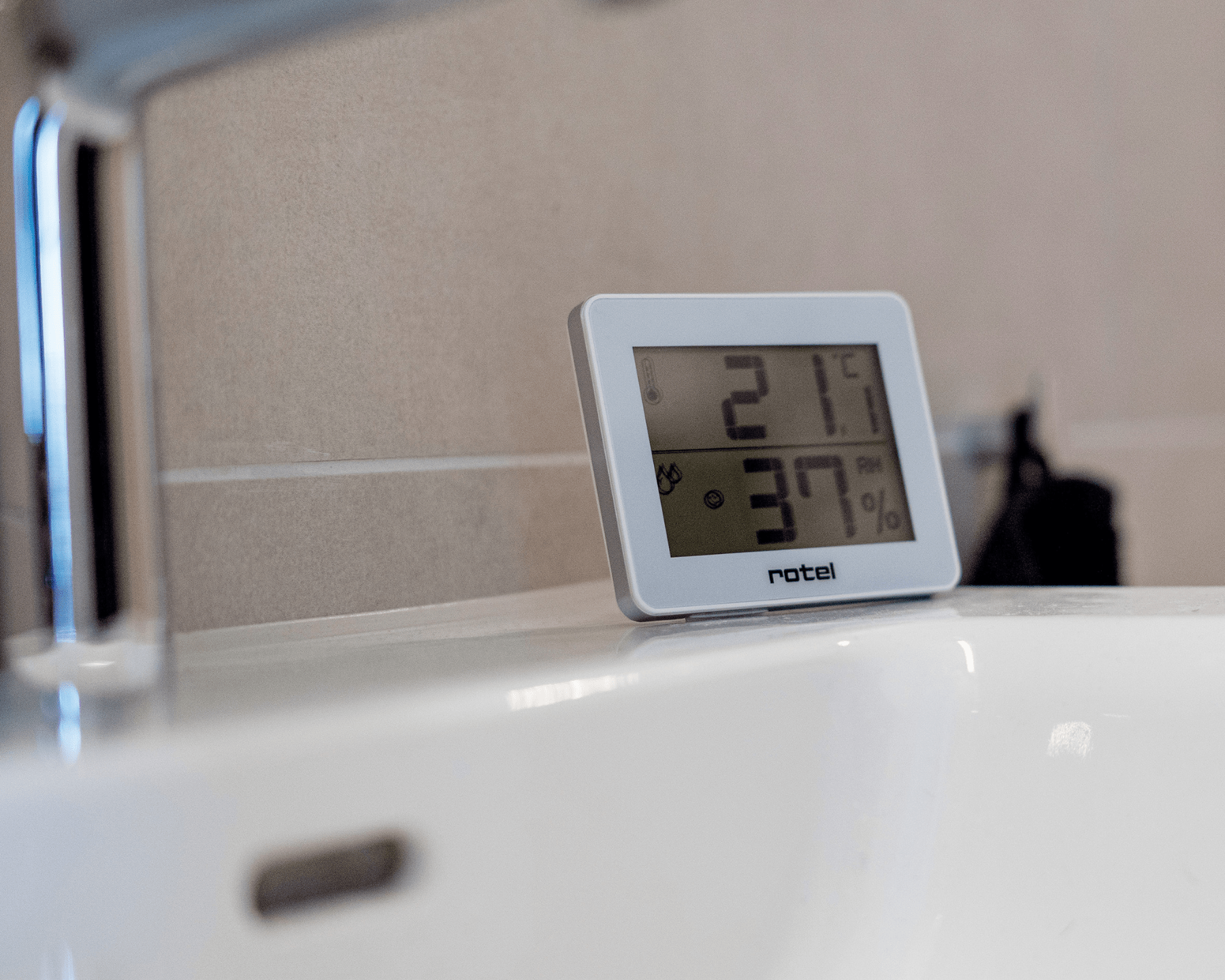 rotel Thermo-Hygrometer – Raumklima stets im Blick

Misst Temperatur & Luftfeuchtigkeit ✔ Smiley-Display zur schnellen Einordnung ✔ Umstellung °C/°F ✔ Inkl. Batterie (CR2025) ✔ Kostenloser Versand in der Schweiz